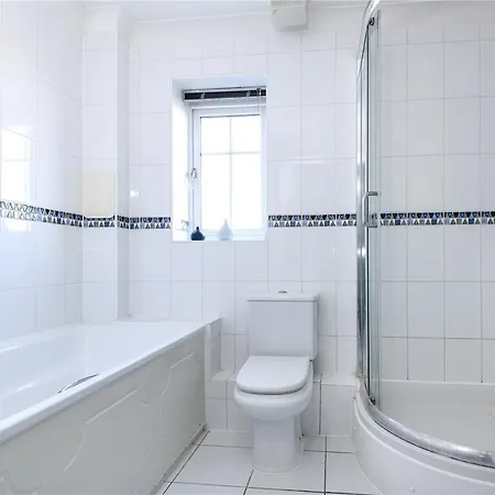 Sunny 1 Bed Apartment In A Quiet Central Location Basingstoke Esterno foto