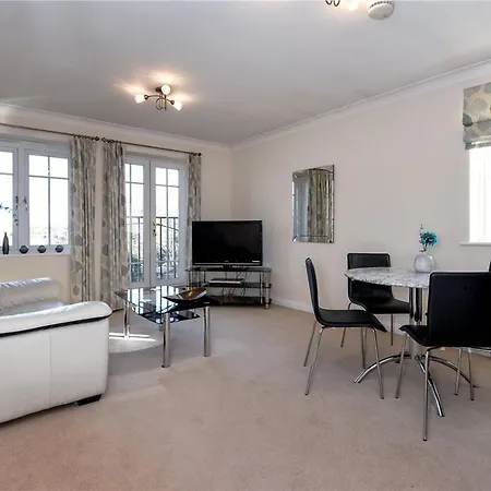 Sunny 1 Bed Apartment In A Quiet Central Location Basingstoke Esterno foto
