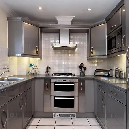 Sunny 1 Bed Apartment In A Quiet Central Location Basingstoke Esterno foto