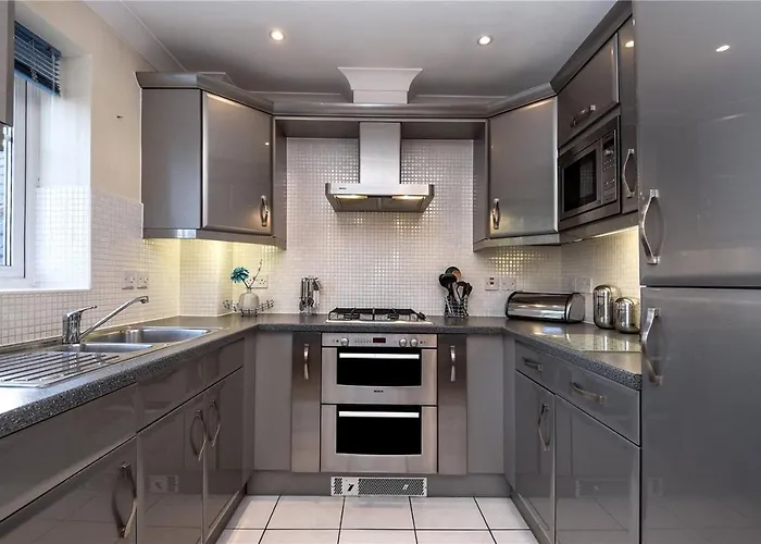 Sunny 1 Bed Apartment In A Quiet Central Location