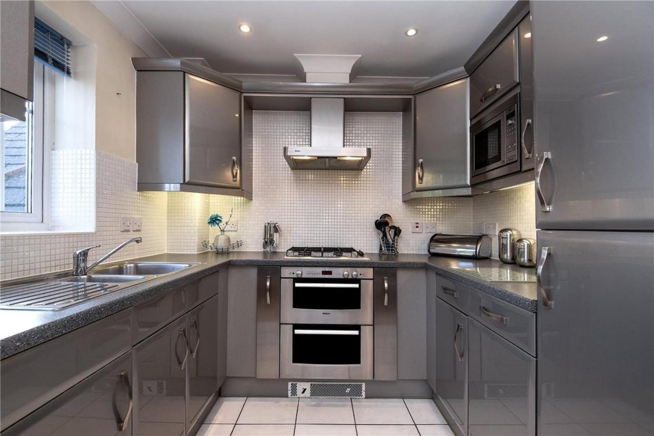 Sunny 1 Bed In A Quiet Location Apartment