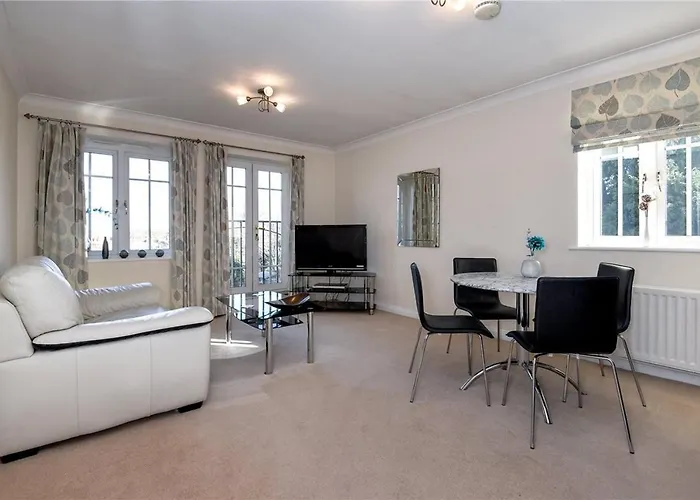Sunny 1 Bed Apartment In A Quiet Central Location