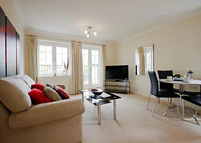 Sunny 1 Bed Apartment In A Quiet Central Location