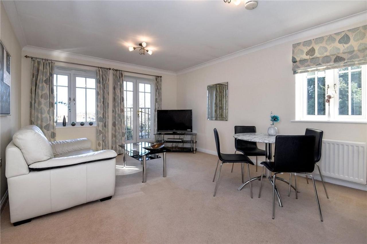 Sunny 1 Bed In A Quiet Location Apartment
